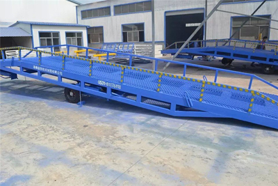 移動(dòng)式登車橋 移動(dòng)式登車橋