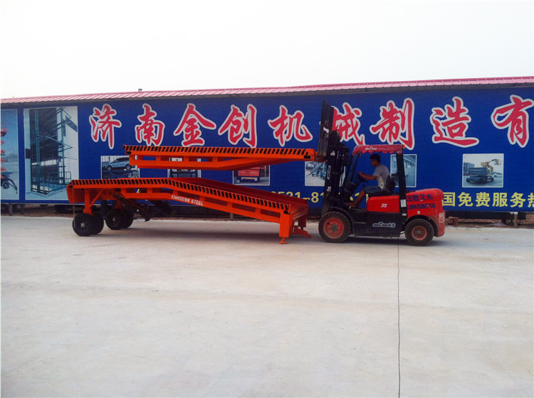 折疊移動(dòng)式登車橋 折疊移動(dòng)式登車橋